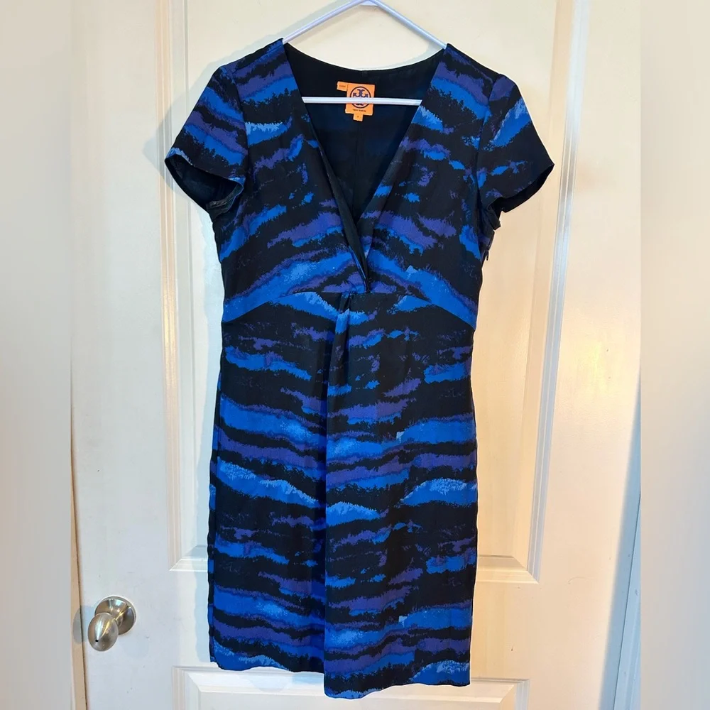 Tory Burch Kaoy Landscape Silk Blue & Black Knot Front V-Neck Shift Dress,Size 6